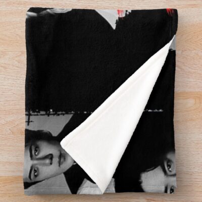 Alternative view of Exo Members Throw Blanket